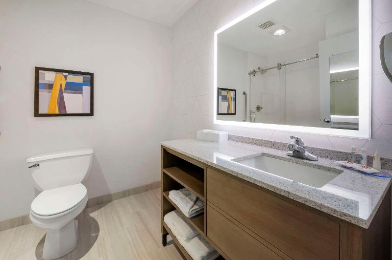 Comfort Inn Edinburgh - Columbus image