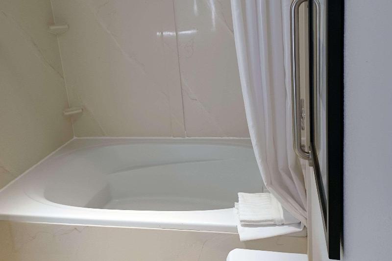 Comfort Inn Edinburgh - Columbus image
