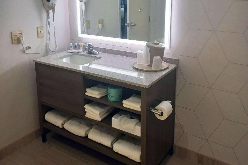 Comfort Inn Edinburgh - Columbus image