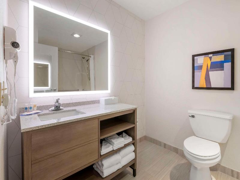 Comfort Inn Edinburgh - Columbus image