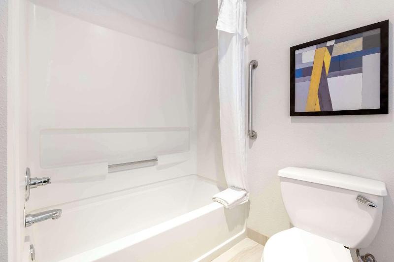 Comfort Inn Edinburgh - Columbus image