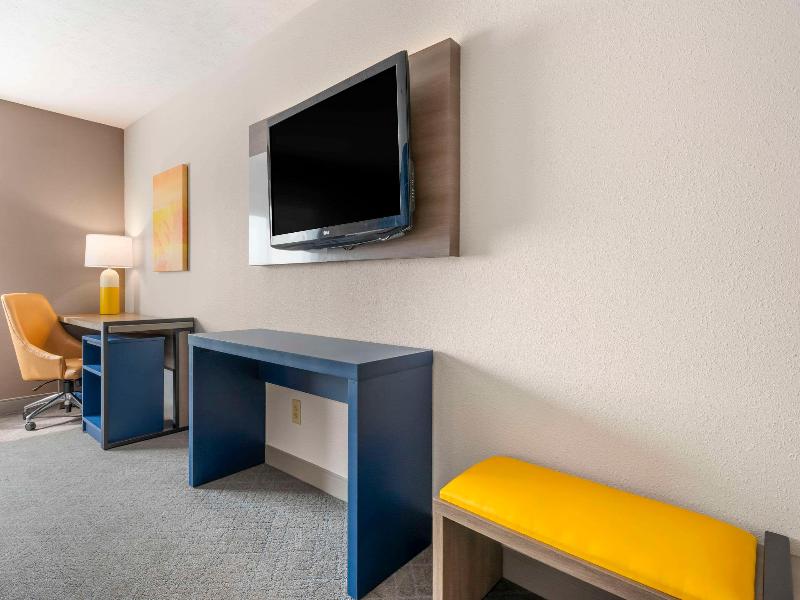 Comfort Inn Edinburgh - Columbus image