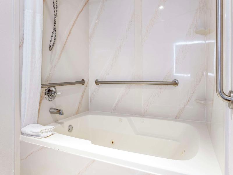 Comfort Inn Edinburgh - Columbus image