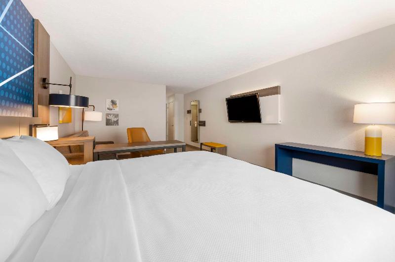 Comfort Inn Edinburgh - Columbus image