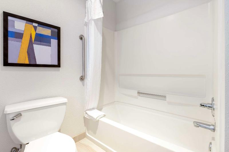 Comfort Inn Edinburgh - Columbus image