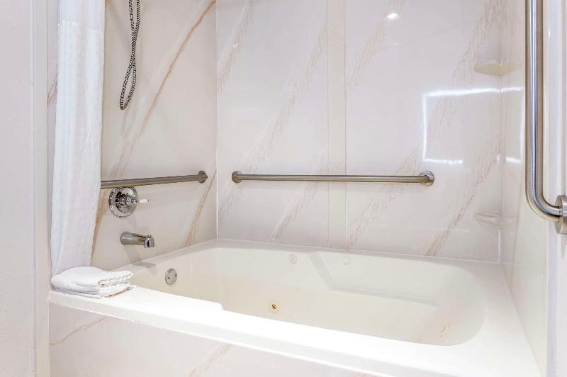Comfort Inn Edinburgh - Columbus image