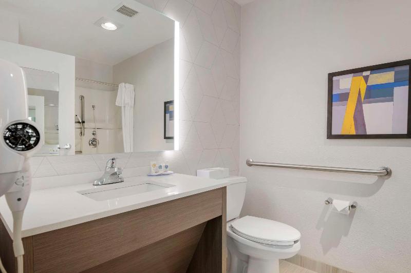 Comfort Inn Edinburgh - Columbus image