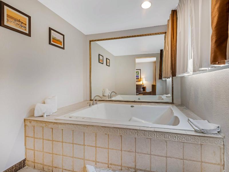 Comfort Inn Madison image