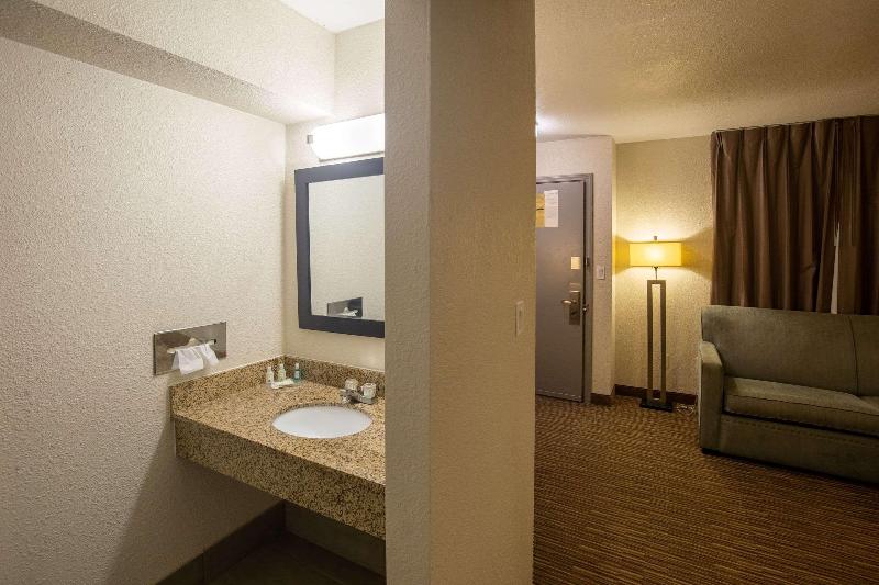 Quality Inn Portage image