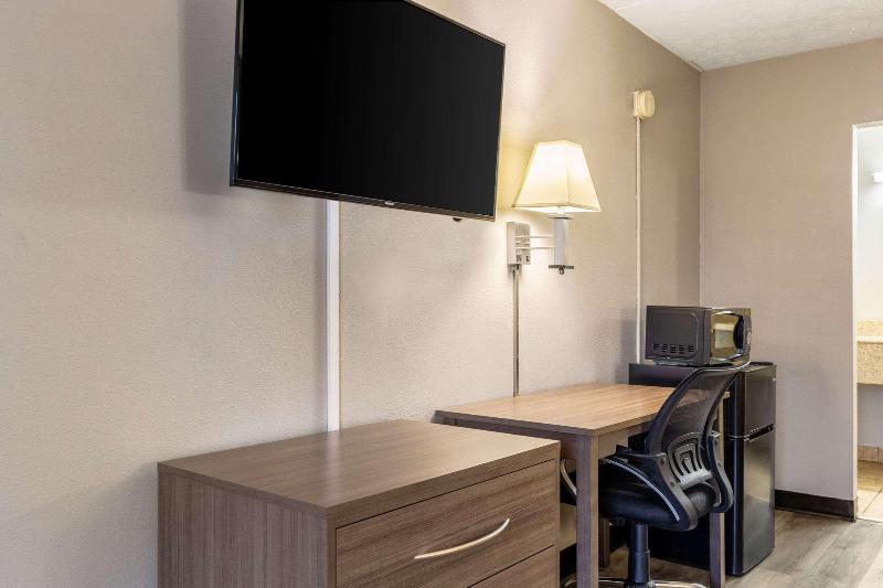 Econo Lodge Seymour image
