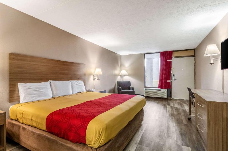 Econo Lodge Seymour image