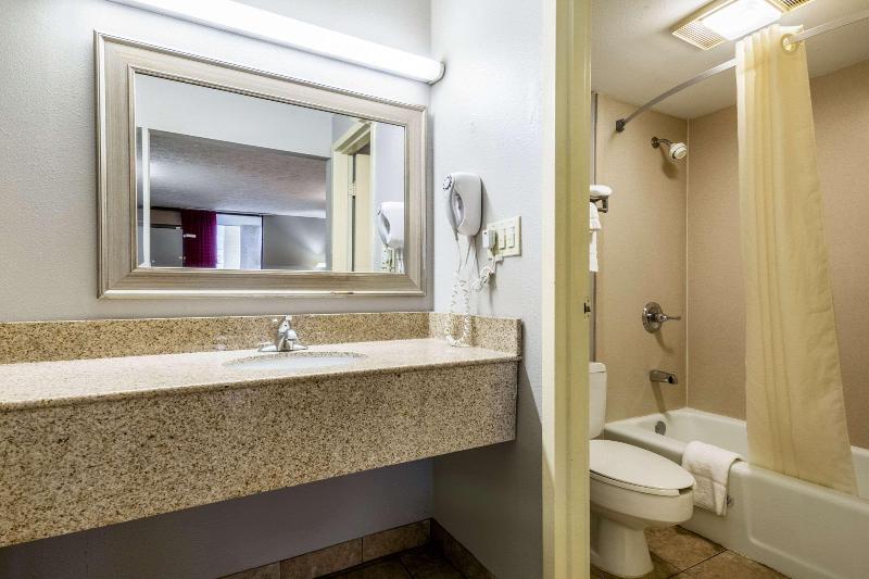 Econo Lodge Seymour image
