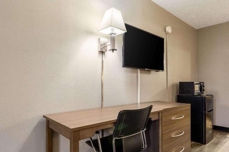 Econo Lodge Seymour image