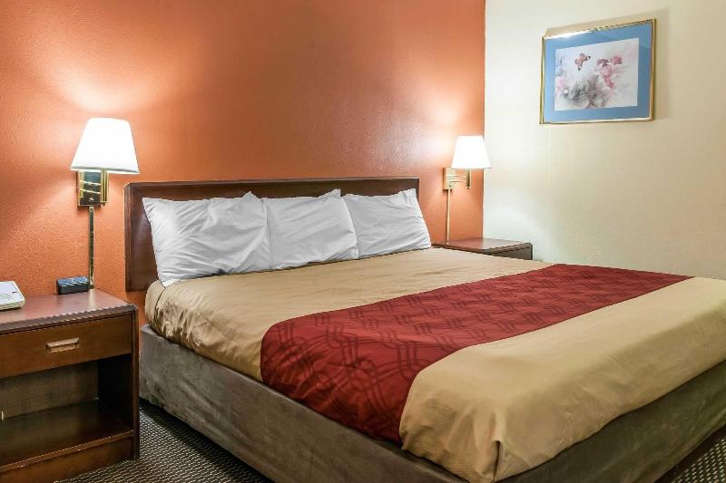 Econo Lodge Seymour image