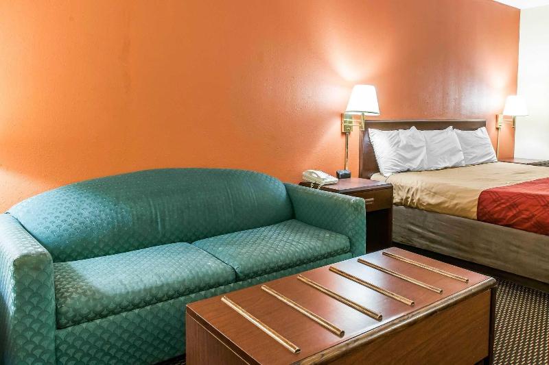Econo Lodge Seymour image
