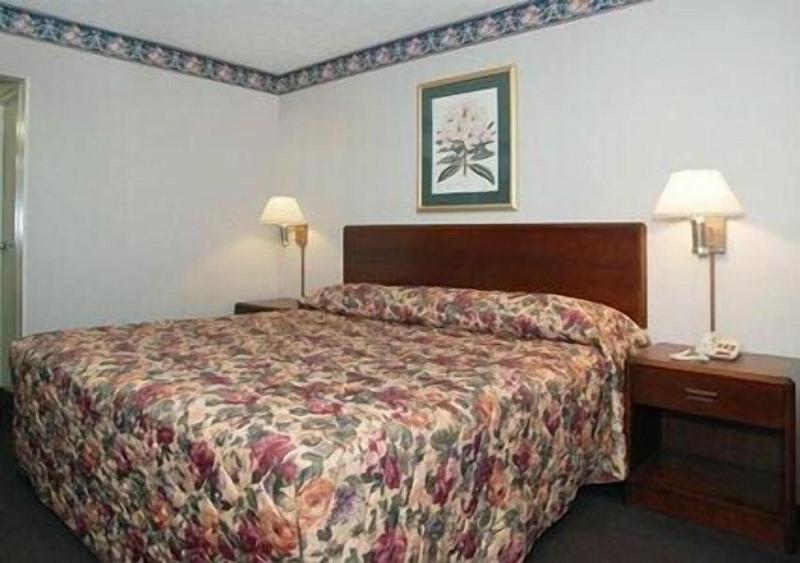 Econo Lodge Seymour image
