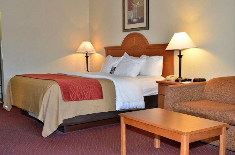 Quality Inn Glasgow Area image