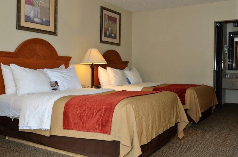 Quality Inn Glasgow Area image