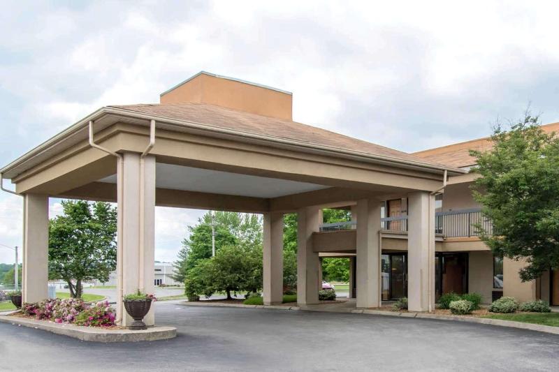 Quality Inn Glasgow Area image