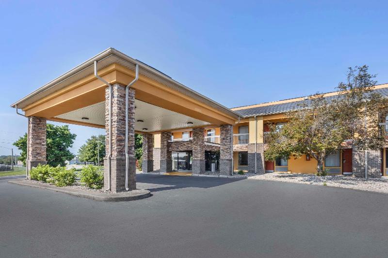 Quality Inn Glasgow Area image