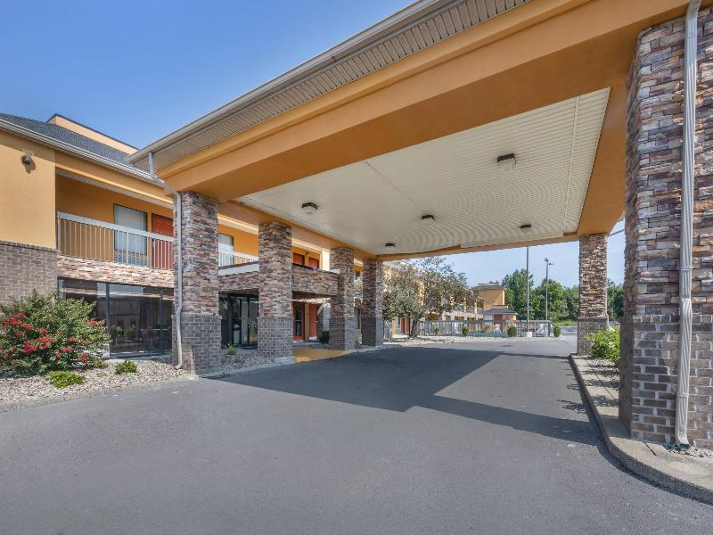 Quality Inn Glasgow Area image