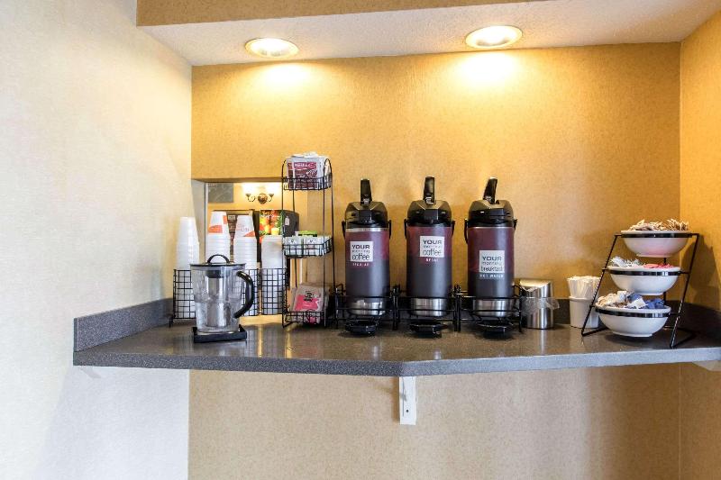 Quality Inn Glasgow Area image