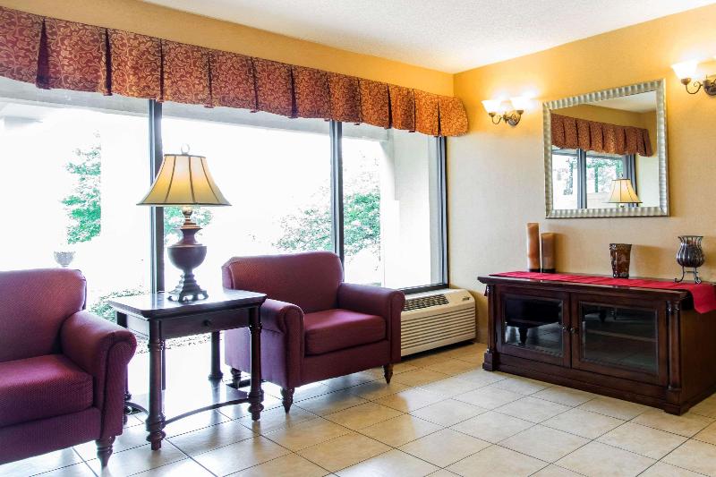 Quality Inn Glasgow Area image