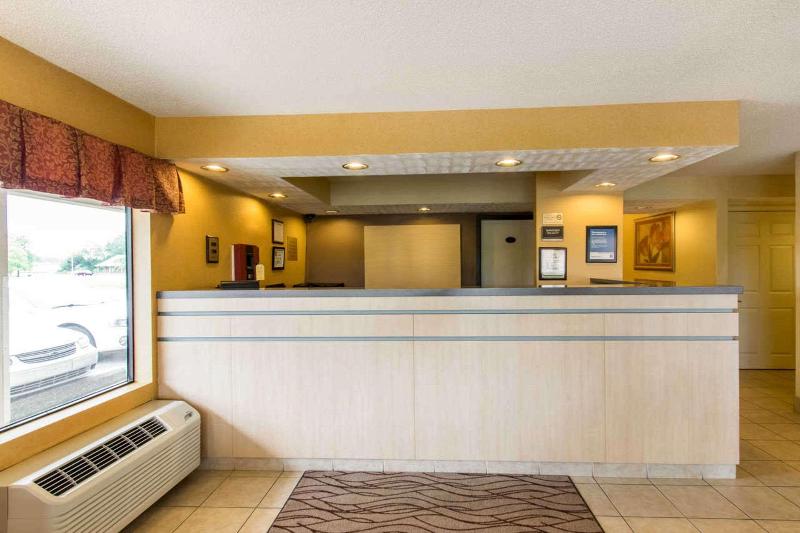 Quality Inn Glasgow Area image
