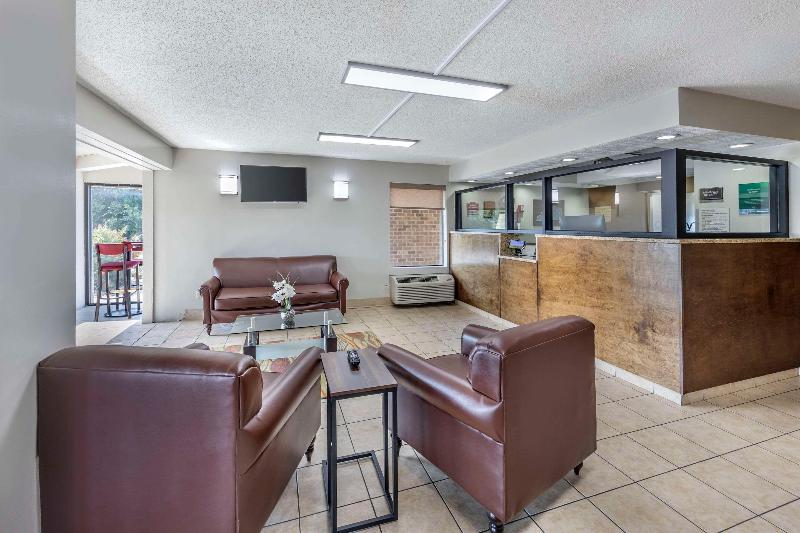 Quality Inn Glasgow Area image