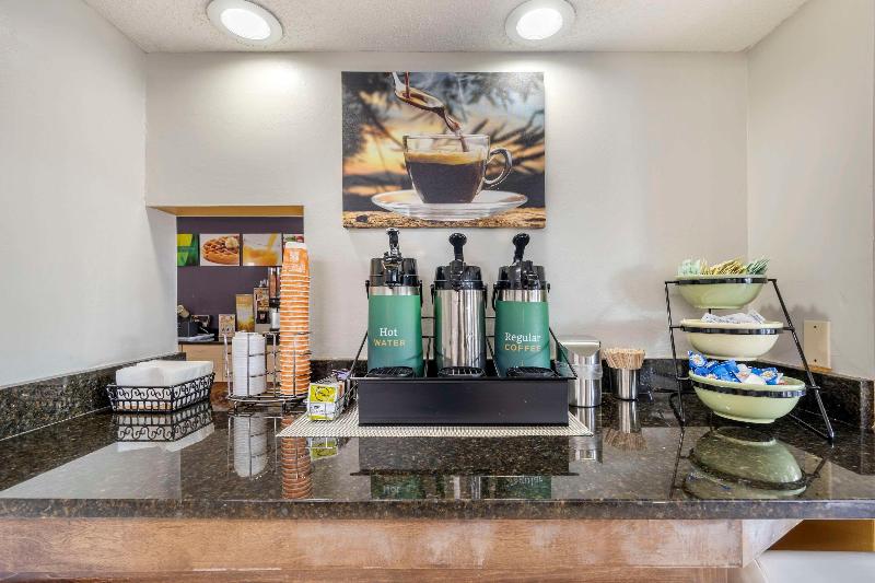 Quality Inn Glasgow Area image