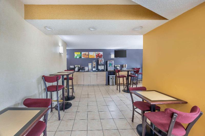 Quality Inn Glasgow Area image