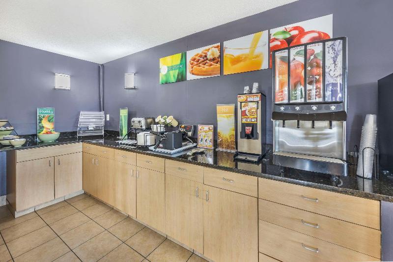 Quality Inn Glasgow Area image
