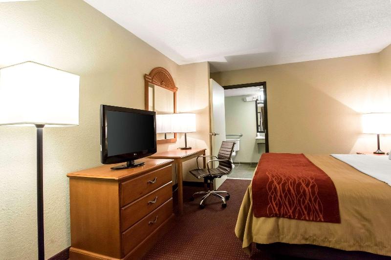 Quality Inn Glasgow Area image