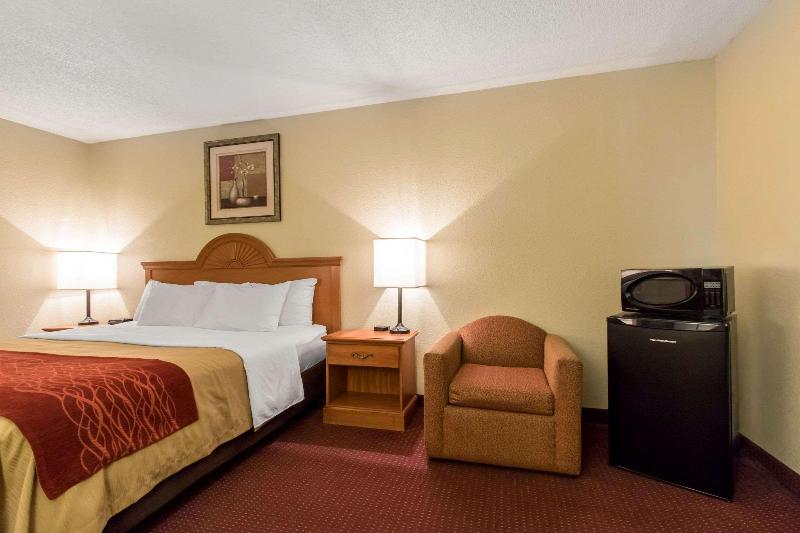 Quality Inn Glasgow Area image
