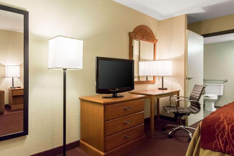Quality Inn Glasgow Area image