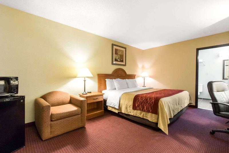 Quality Inn Glasgow Area image