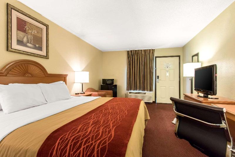 Quality Inn Glasgow Area image