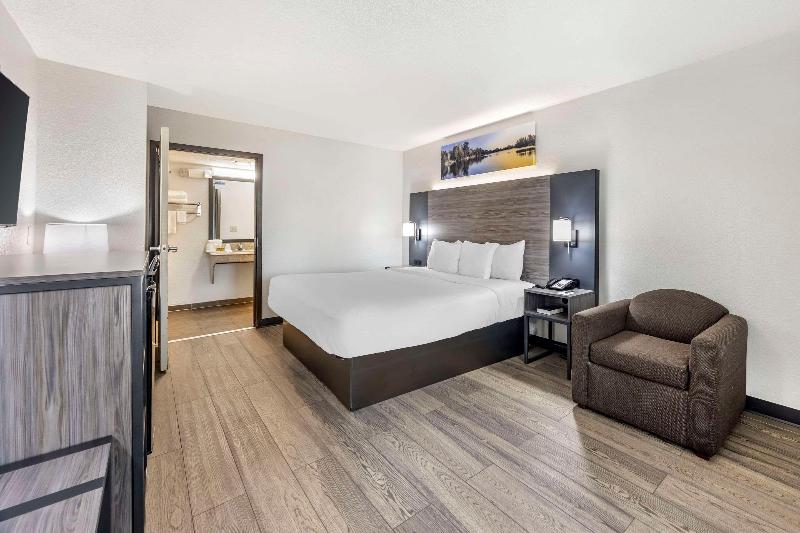 Quality Inn Glasgow Area image