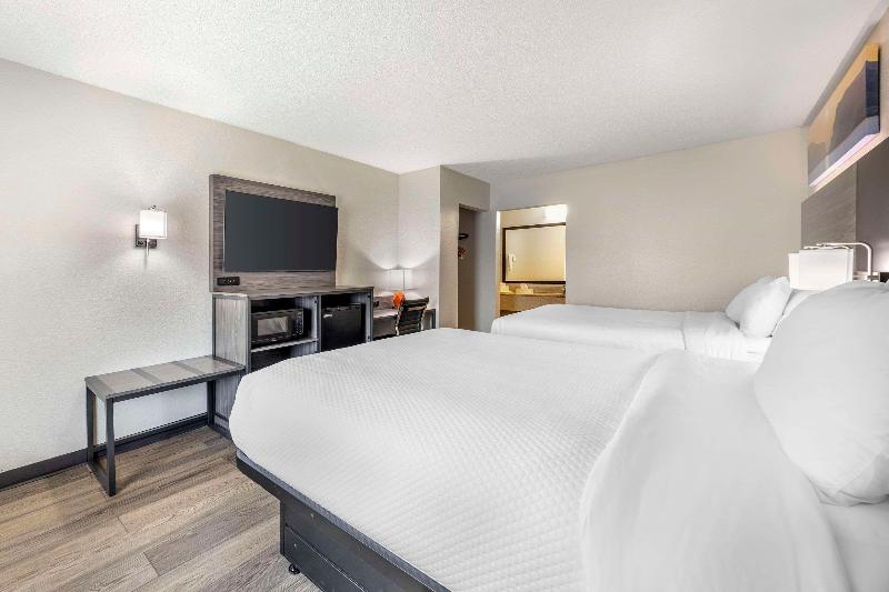 Quality Inn Glasgow Area image