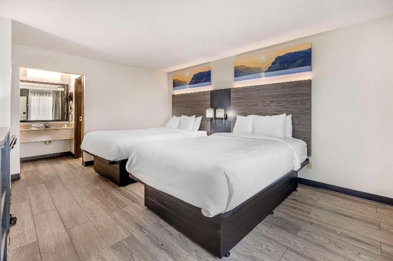 Quality Inn Glasgow Area image