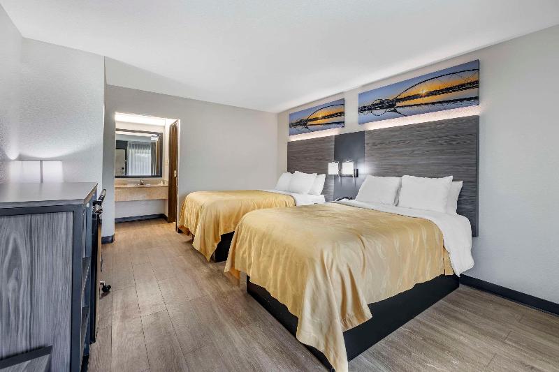 Quality Inn Glasgow Area image