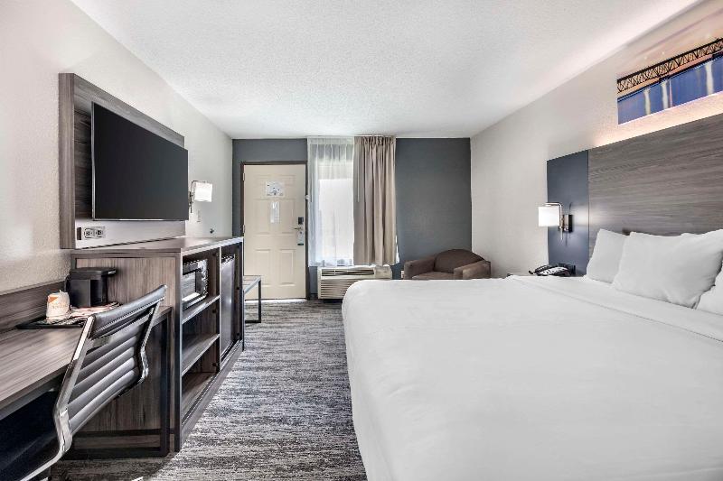 Quality Inn Glasgow Area image