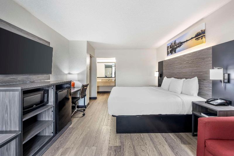 Quality Inn Glasgow Area image