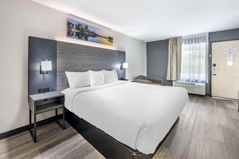 Quality Inn Glasgow Area image