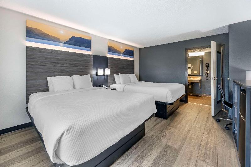 Quality Inn Glasgow Area image
