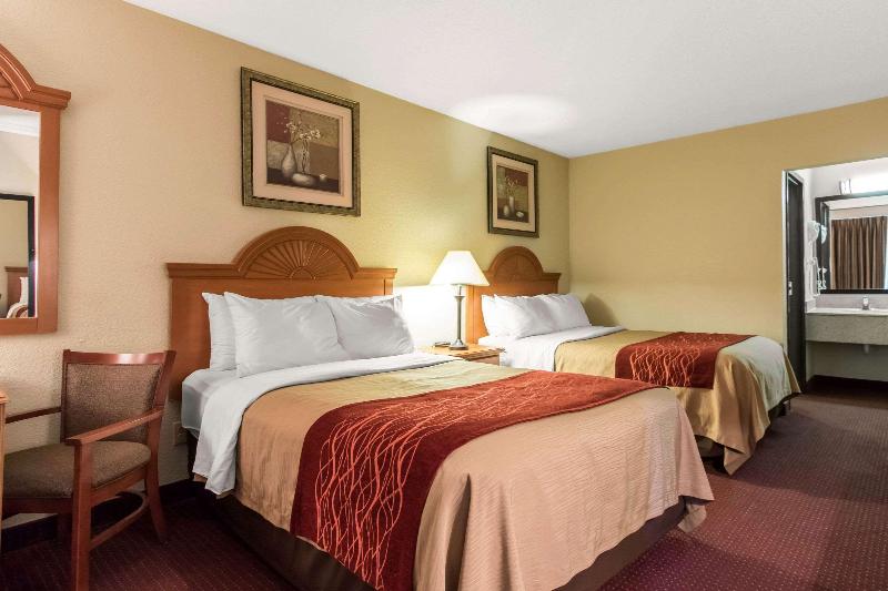 Quality Inn Glasgow Area image 7