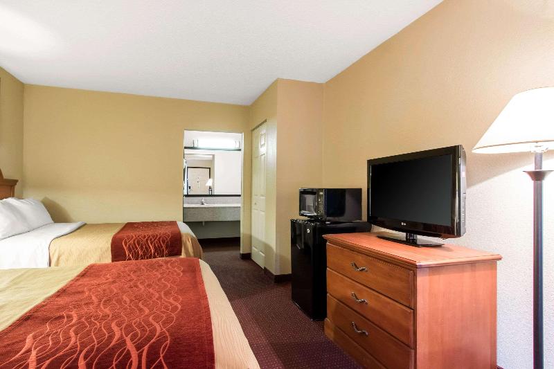 Quality Inn Glasgow Area image 3