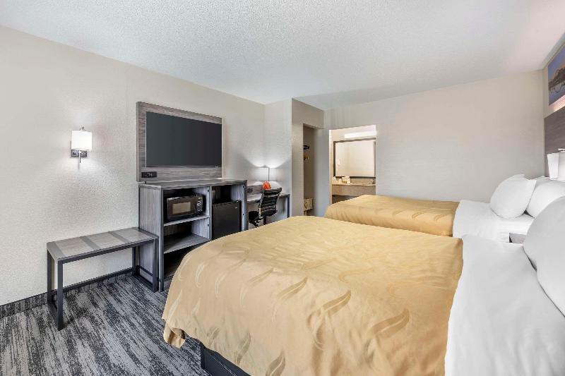 Quality Inn Glasgow Area image