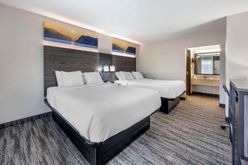 Quality Inn Glasgow Area image