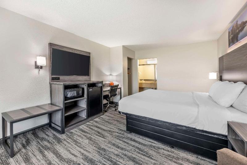 Quality Inn Glasgow Area image